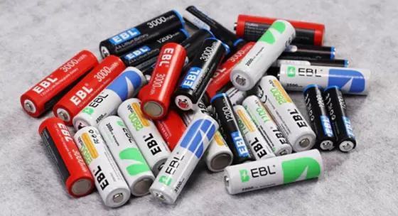 Ist es besser, eine Lithium batterie oder eine Blei-Säure-Batterie zu kaufen?